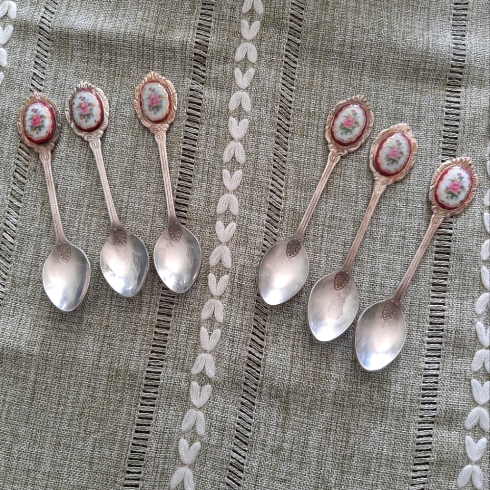 Vintage floral decorative spoons